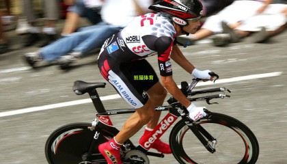 波拉霍公开叫阵惠特克，中量级新星挑战前冠军，潜在对决引爆格斗社区