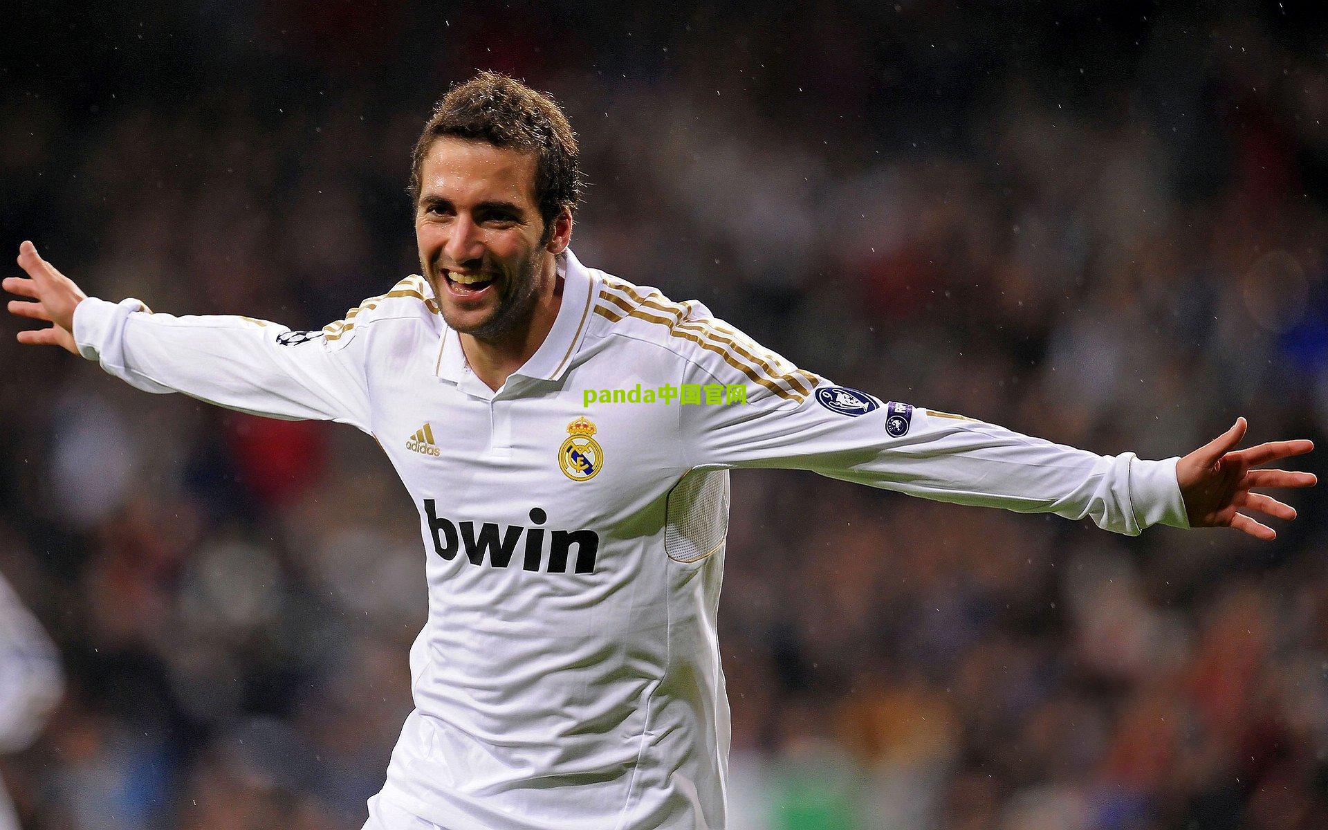 勇士教练科尔支持怀斯曼投三分，期待他与加内特交流成长